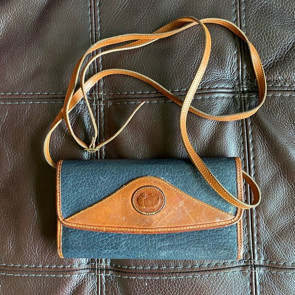 Dooney and Bourke Vintage Crossbody leather wallet - Picture 1 of 7